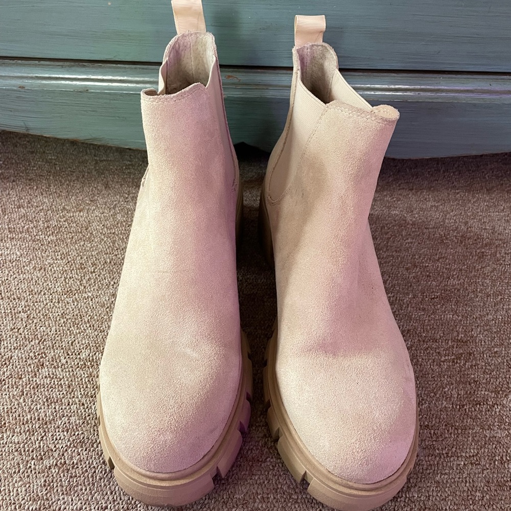 Steve Madden tan bootie size 8